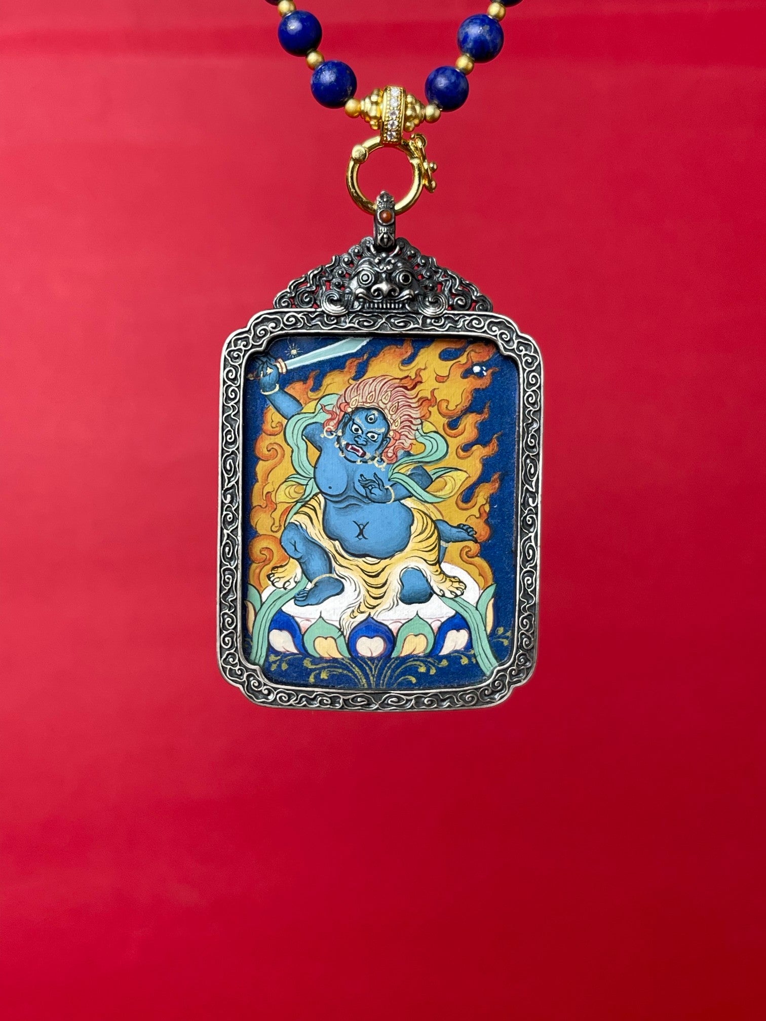  Detailed view of the refined silver casing for the Acala Thangka pendant, symbolising steadfast will and tradition in Buddhist practice.
