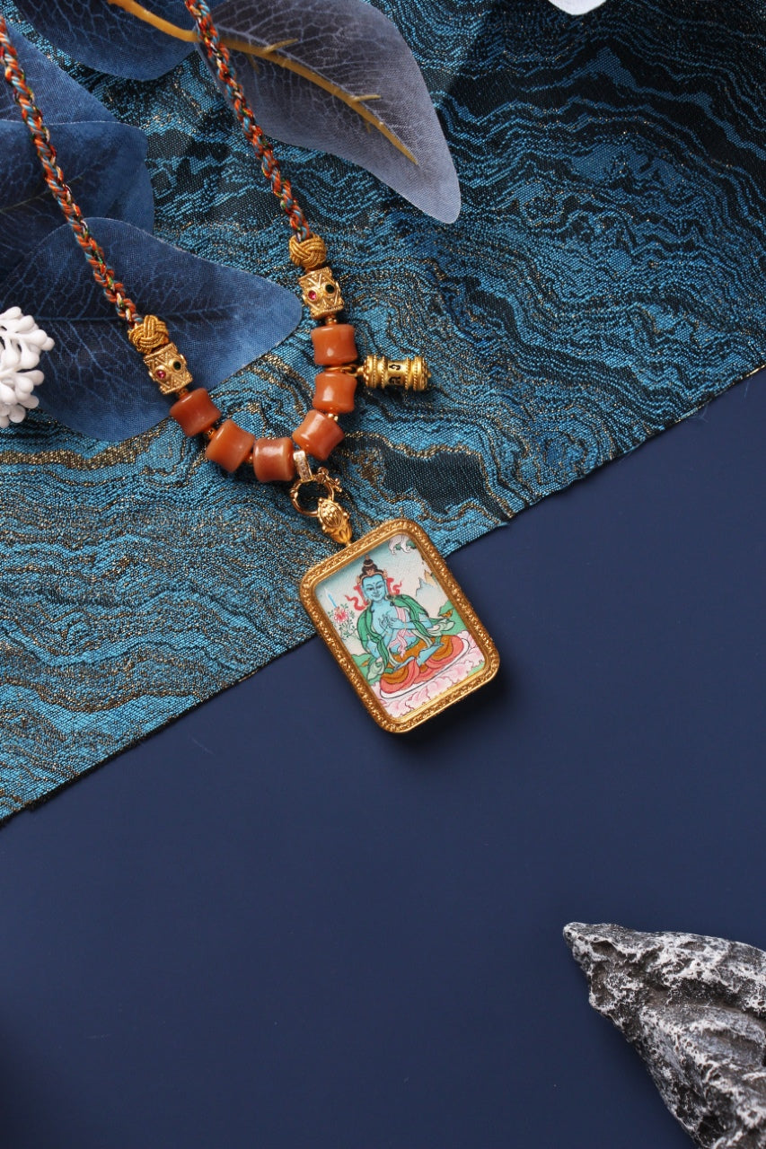 Detailed view of the titanium steel casing for the Akasagarbha Thangka pendant, symbolizing protection and elegance in Tibetan Buddhist tradition.
