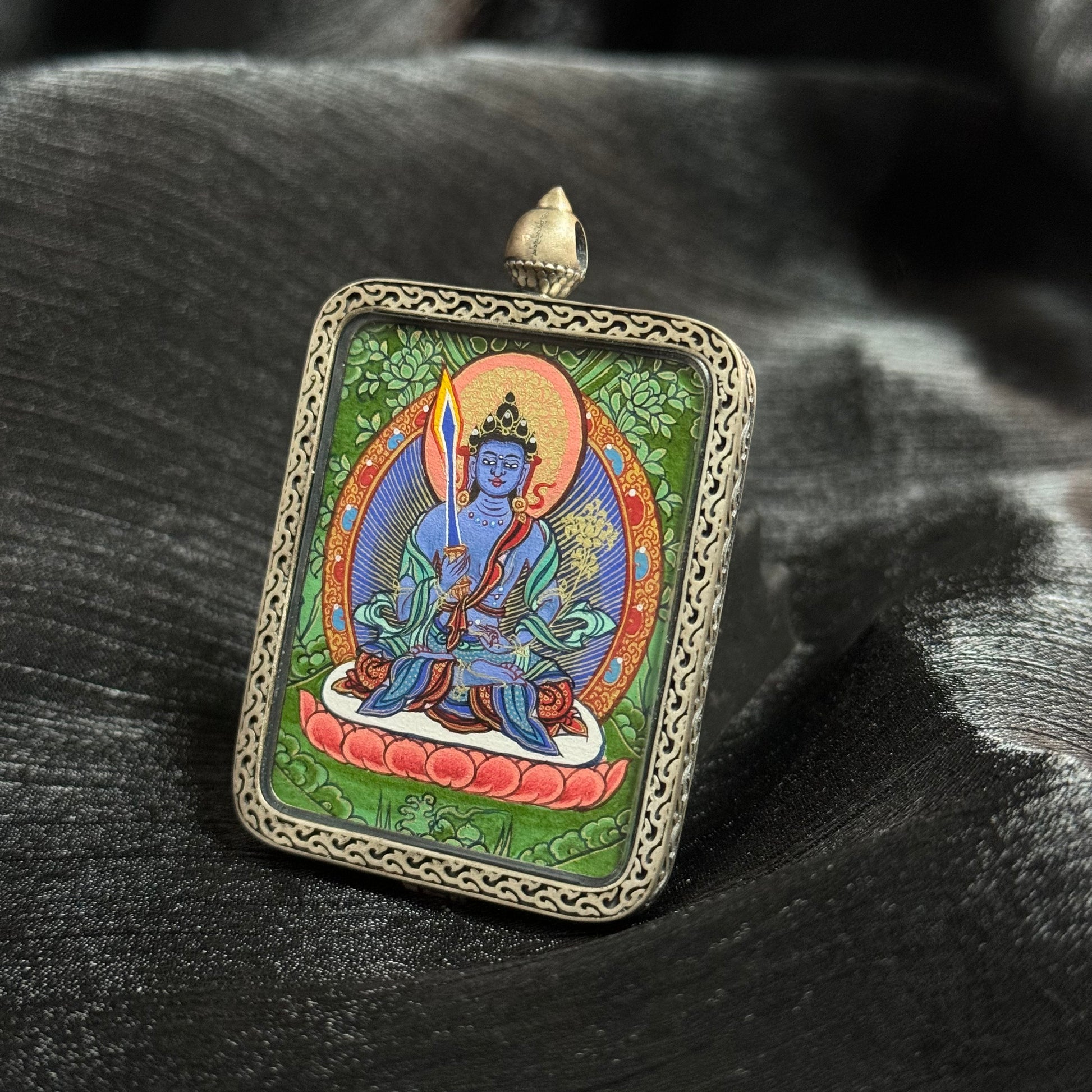  A 3.5x4.5cm hand-painted Rekong Cuiying series Akasagarbha (Treasury of Space) Thangka pendant featuring the wealth deity, representing wealth and protection in Buddhist tradition.

