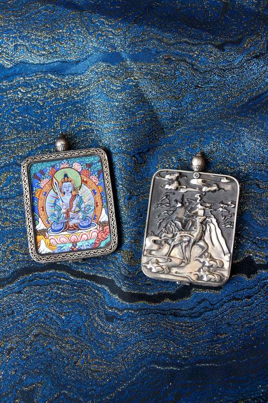 Close-up of the S925 sterling silver case with Dunhuang Nine-Colored Deer engraving, protecting the Akasagarbha Bodhisattva Thangka.