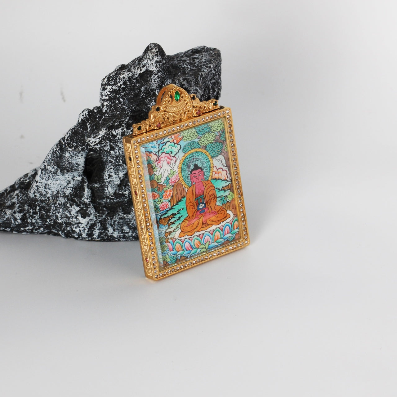  Hand-painted Nepal Premium Amitabha Buddha Thangka pendant featuring the Buddha of Infinite Light and Life, encased in titanium steel, representing liberation and peace in Tibetan Buddhist tradition.
