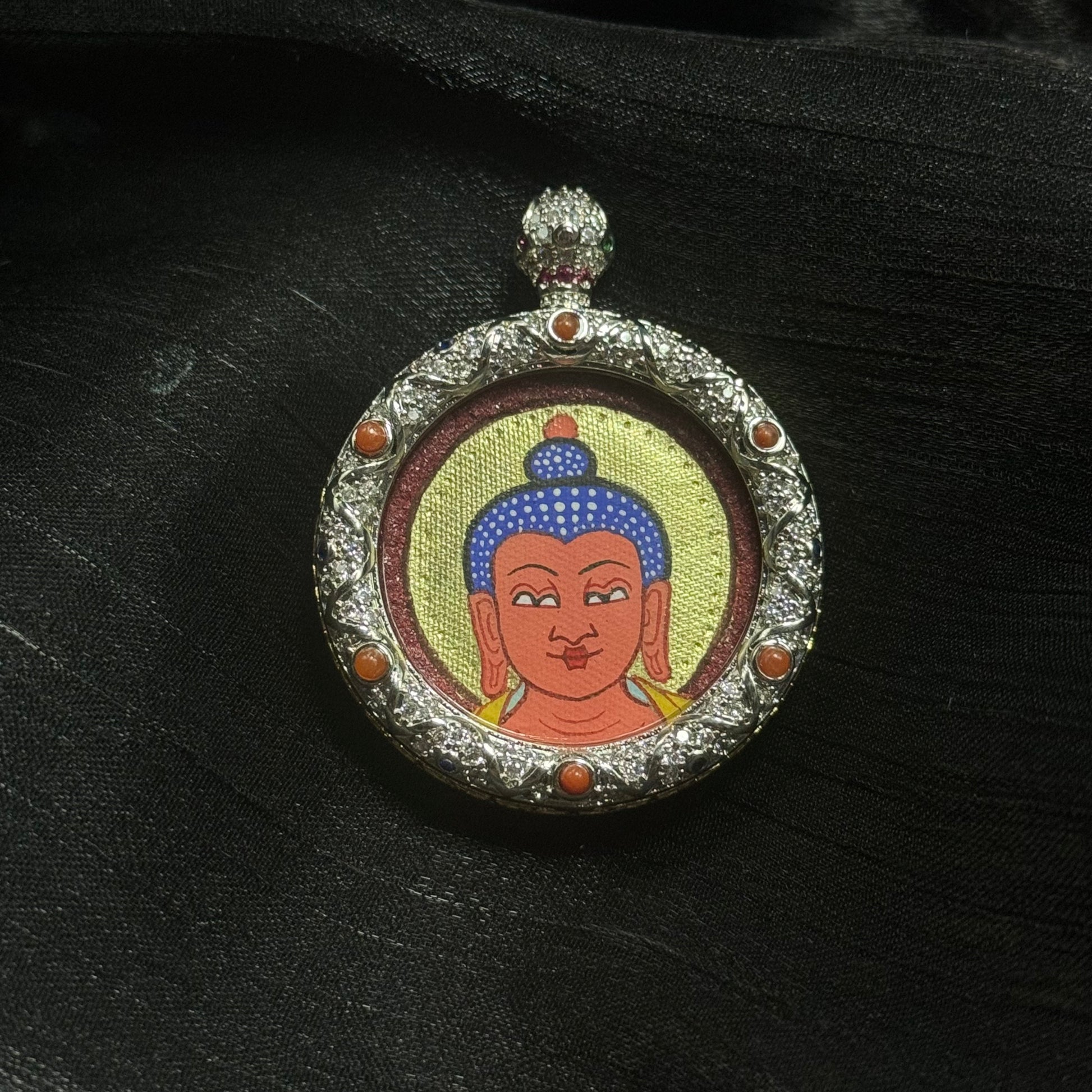  A 3x3cm hand-painted Rekong Red-Gold Amitabha Buddha Head Thangka pendant featuring the Lord of the Western Pure Land, representing liberation in Buddhist tradition.

