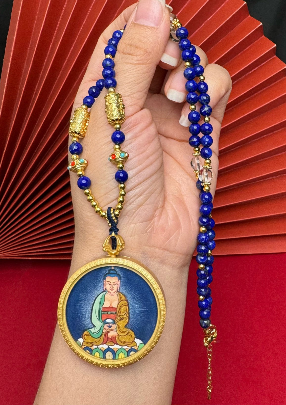  The Tibet Bold Amitabha Thangka pendant with copper casing displayed as a sacred amulet for peace and the Pure Land, embodying Buddhist tradition.
