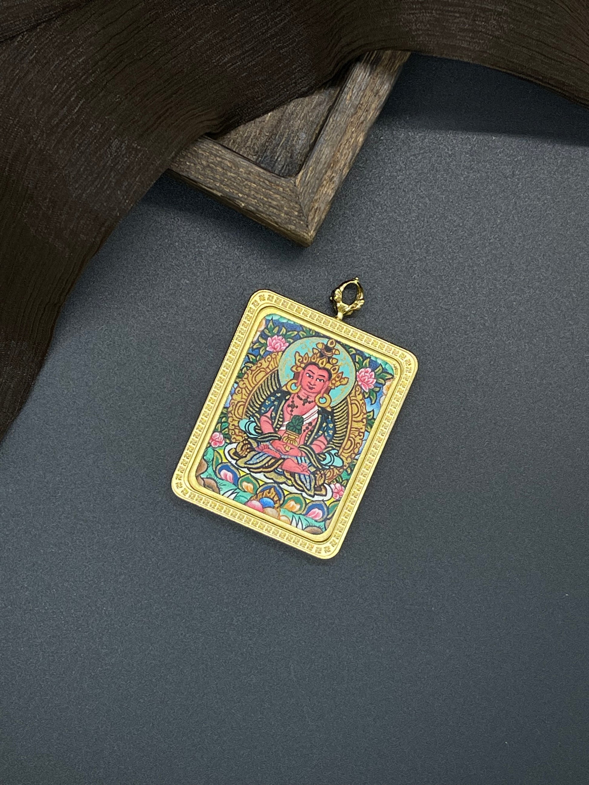 Hand-painted Nepal Amitayus (长寿佛) Thangka pendant 3.5x4.5cm with titanium casing featuring the Buddha of Longevity, representing the increase of fortune and longevity in Buddhist tradition.

