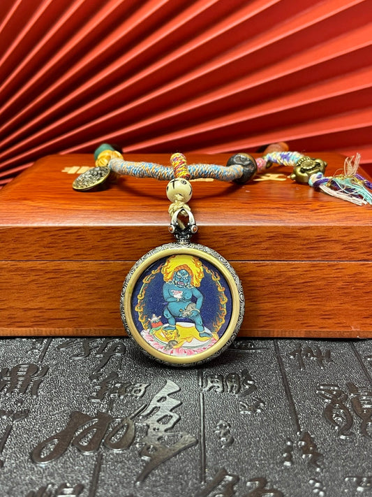 925 silver casing for the Black Jambhala 3.5cm Tibet Coarse pendant, symbolising wealth and tradition in Buddhist practice.

