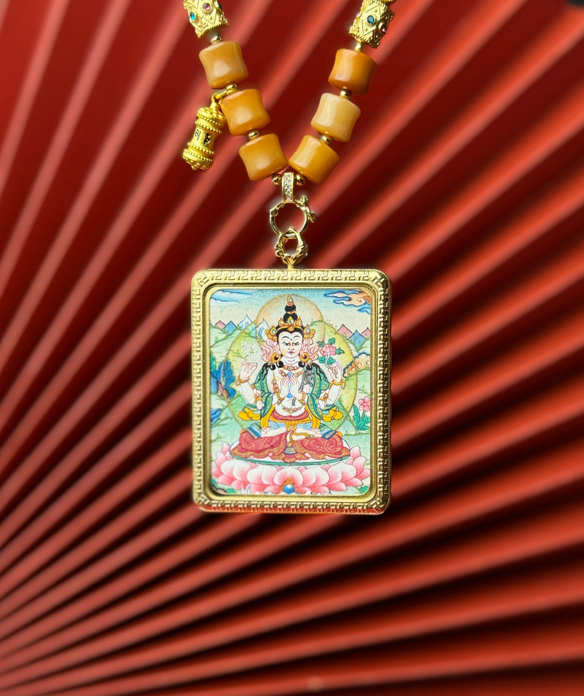  Detailed view of the titanium casing for the Four-Armed Avalokiteshvara Thangka pendant, symbolising compassion and tradition in Buddhist practice.
