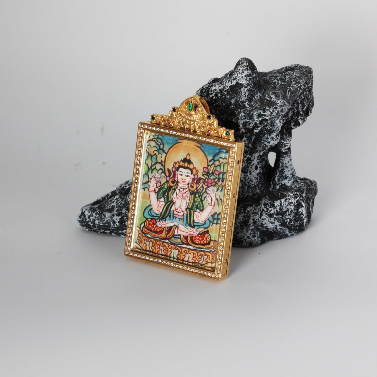  Hand-painted Nepal Elegant Four-Armed Avalokiteshvara Thangka pendant featuring the Bodhisattva of Great Compassion, encased in titanium steel, representing compassion in Tibetan Buddhist tradition.
