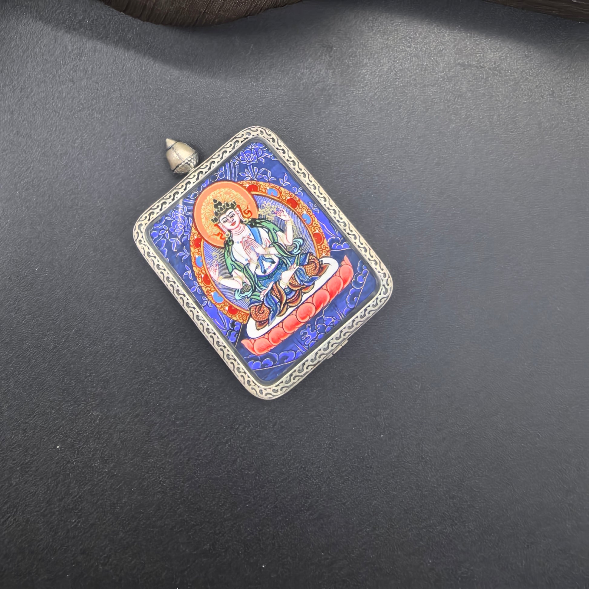  Detailed view of the 925 silver casing with certificate gift box and braided cord for the Four-Armed Avalokiteshvara Thangka pendant, symbolising compassion and tradition in Buddhist practice.

