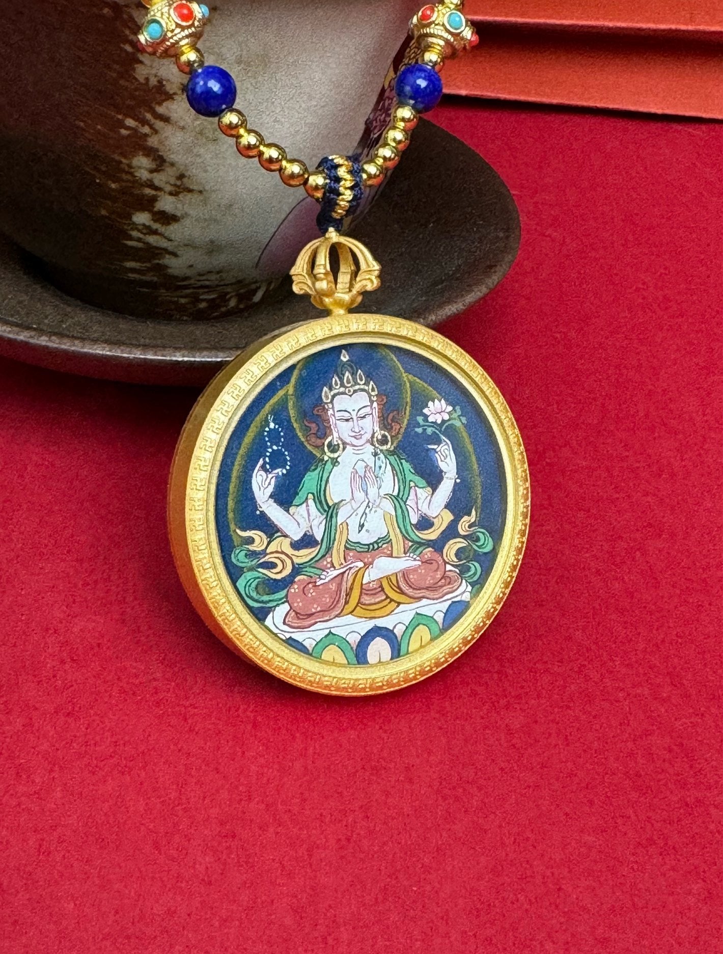 Detailed view of the refined copper casing for the Four-Armed Avalokiteshvara Thangka pendant, symbolising compassion and tradition in Buddhist practice.

