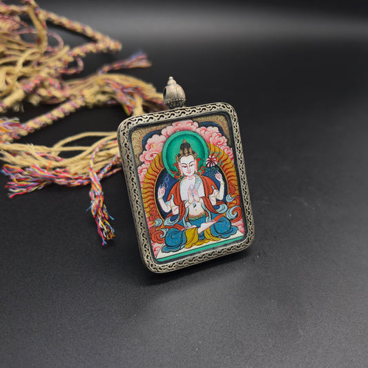  A 3.5x4.5cm hand-painted Tibet Red Cloud Four-Armed Avalokiteshvara (四臂观音) Thangka pendant with 925 silver featuring the embodiment of great compassion, representing compassion and peace in Buddhist tradition.
