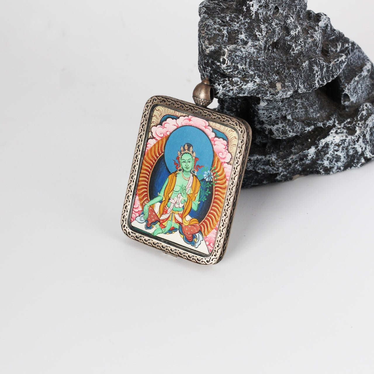  A 3.5x4.5cm hand-painted Rebgong Green Tara Thangka pendant featuring the Goddess of Compassion and Swift Action, encased in titanium steel, representing compassion in Tibetan Buddhist tradition.


