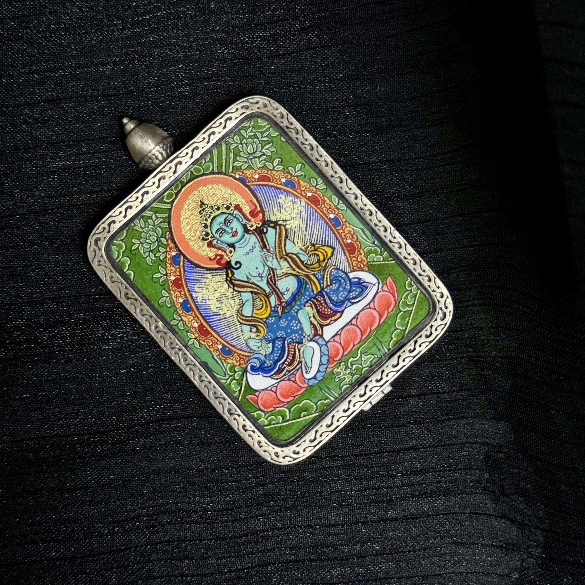 A 3.5x4.5cm hand-painted Rekong Cuiying series Green Tara (绿度母) Thangka pendant featuring swift compassion and protection in Buddhist tradition.
