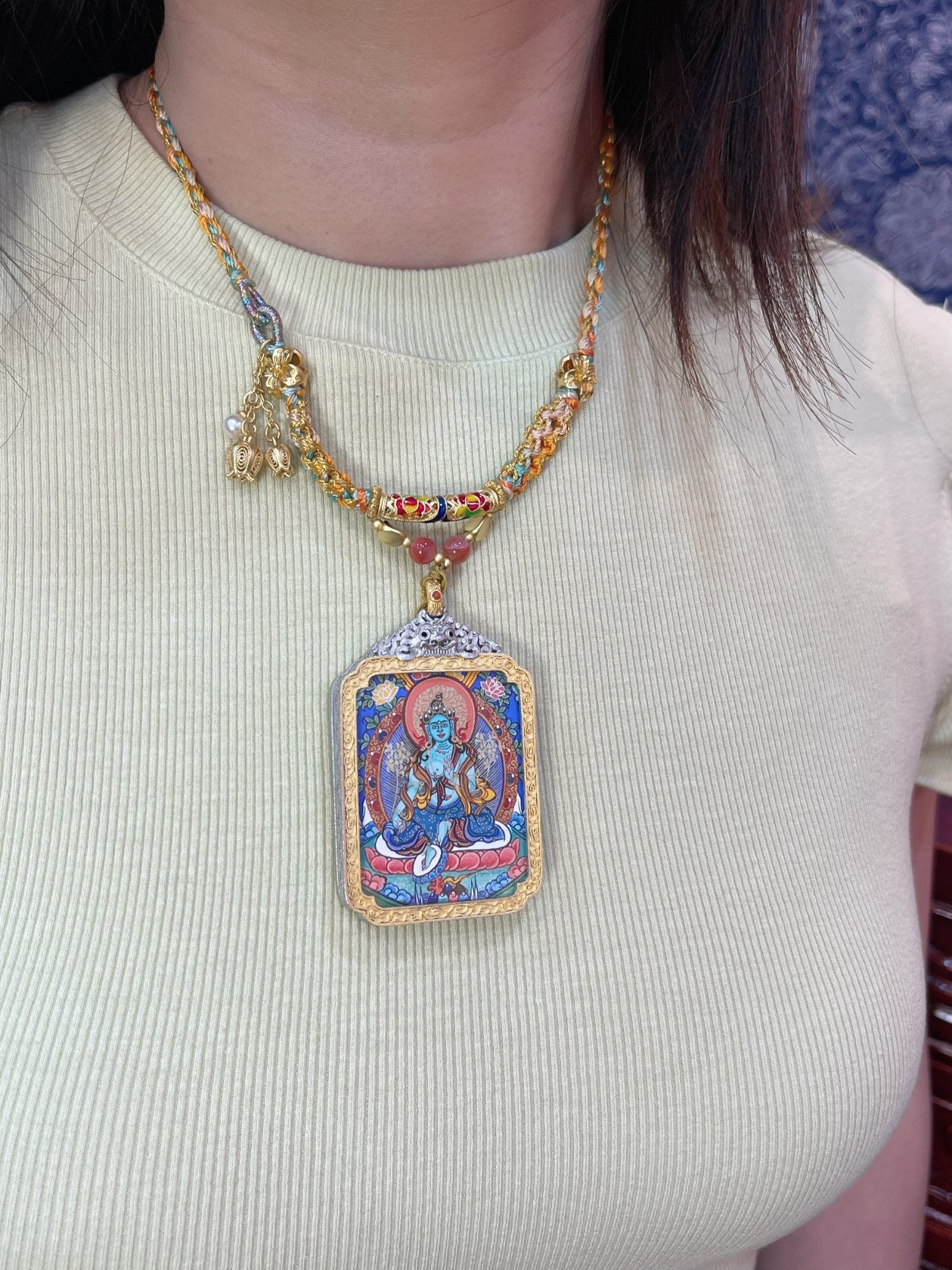  925 silver casing with rotating vajra cross (十字金刚杵) reverse for the Green Tara pendant, symbolising turn of fortune (时来运转).
