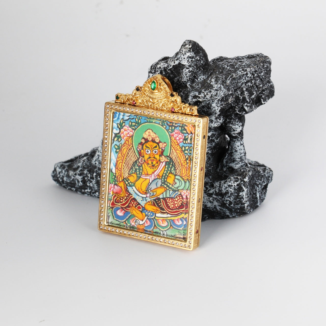 Detailed view of the titanium steel casing for the Yellow Jambhala Thangka pendant, symbolizing protection and elegance in Tibetan Buddhist tradition.

