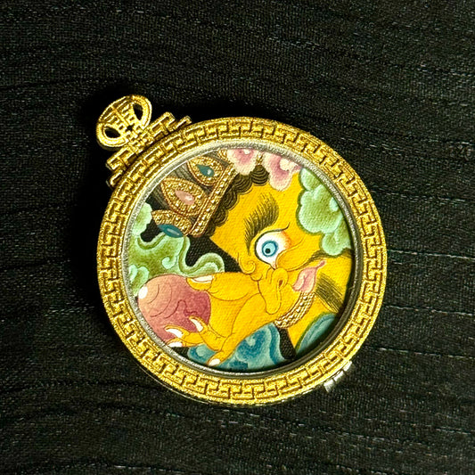 Detailed view of the 925 silver casing for the Jambhala Thangka pendant, symbolising protection and tradition in Buddhist practice.
