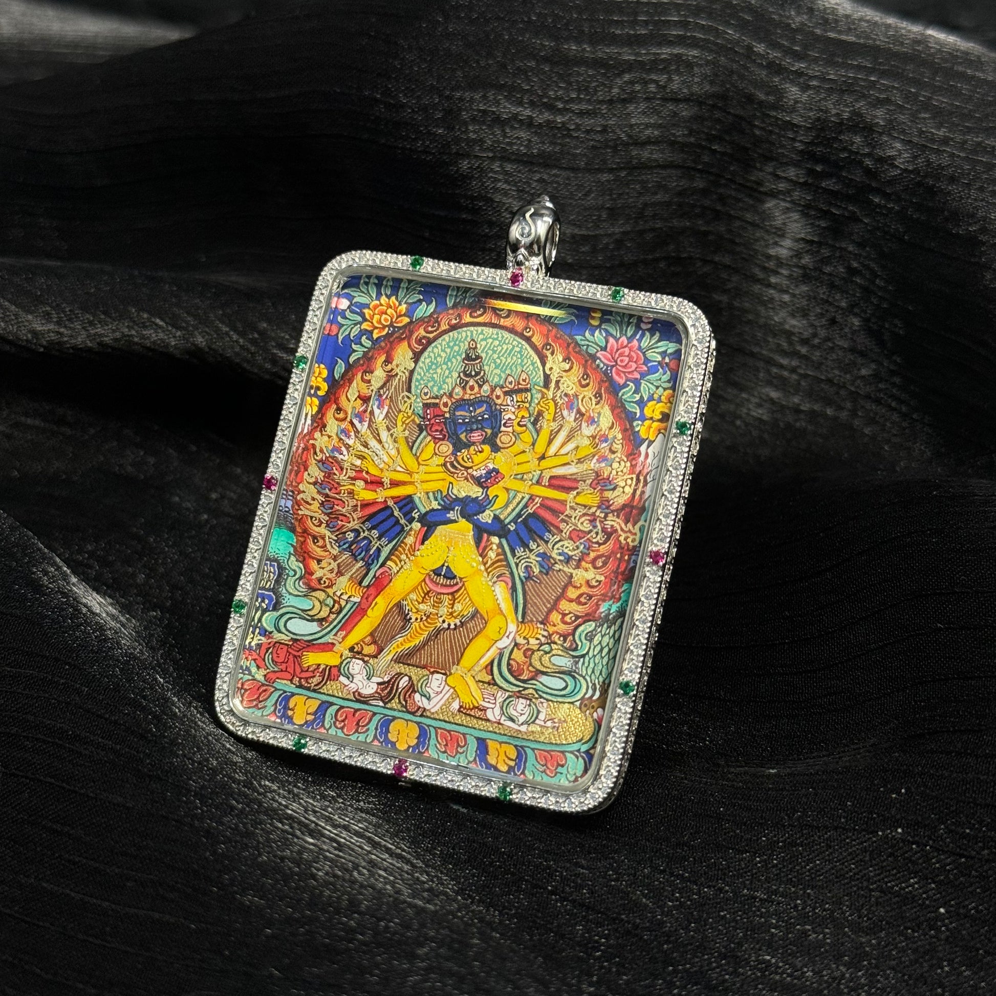  Detailed view of the presentation and casing for the Kalachakra Cuiying Thangka pendant.
