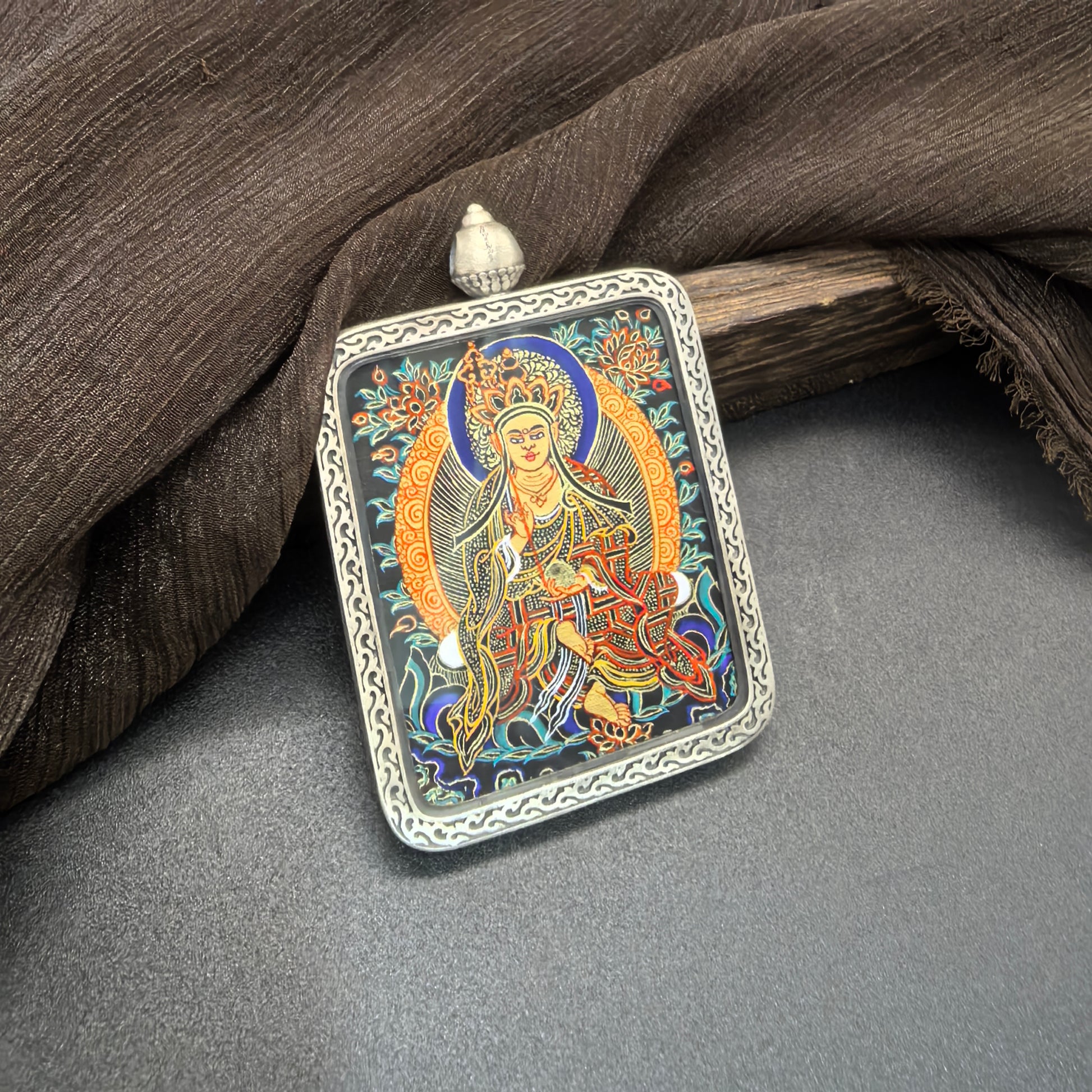  A 4x5cm hand-painted Rekong Black Gold Ksitigarbha (黑金藏王菩萨) Thangka pendant featuring the Great Vow Bodhisattva, representing liberation and compassion in Buddhist tradition.

