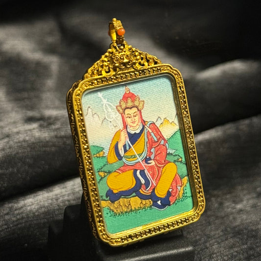  A 2.5x3.5cm hand-painted Tibet Ksitigarbha (Earth Store Bodhisattva) Thangka pendant featuring compassionate salvation, representing peace and blessing in Buddhist tradition.
