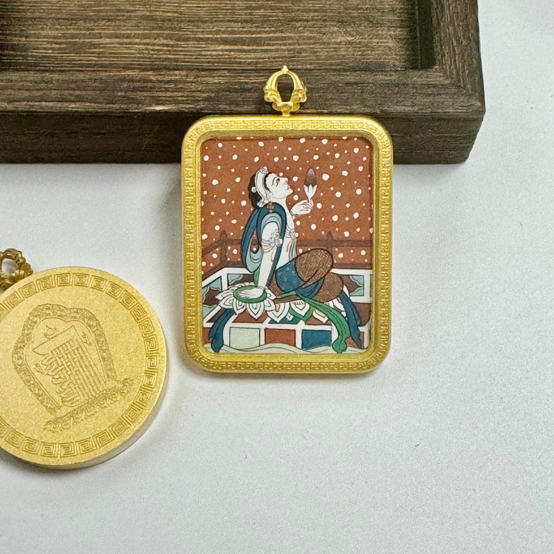  Close-up detail of the Tibet Dunhuang Mural Lotus-Holding Avalokiteshvara Thangka painting showing intricate natural mineral pigment work, showcasing the masterful artistry of Tibetan lineage painters.
