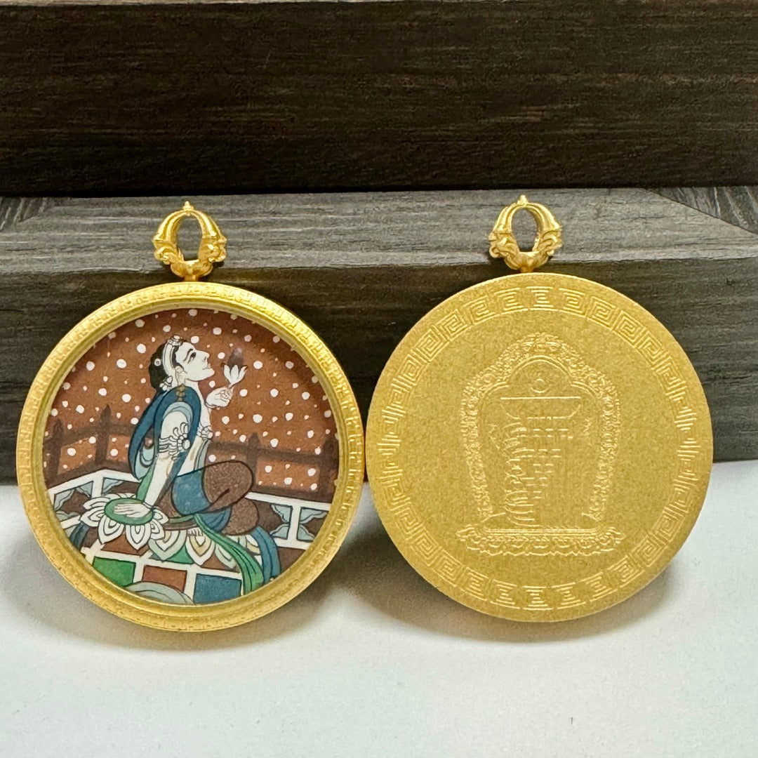 Detailed view of the matte copper casing for the Lotus-Holding Avalokiteshvara Thangka pendant, symbolizing protection and elegance in Tibetan Buddhist tradition.
