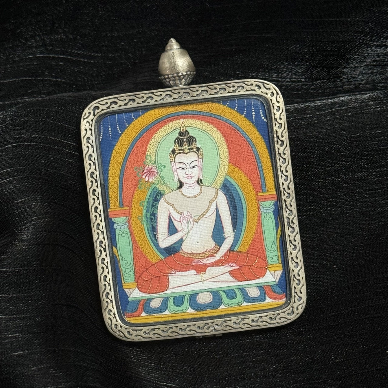  The Karma Kagyu Mahasthamaprapta Thangka pendant displayed as a sacred amulet for wisdom-light and success, embodying Tibetan Buddhist tradition.
