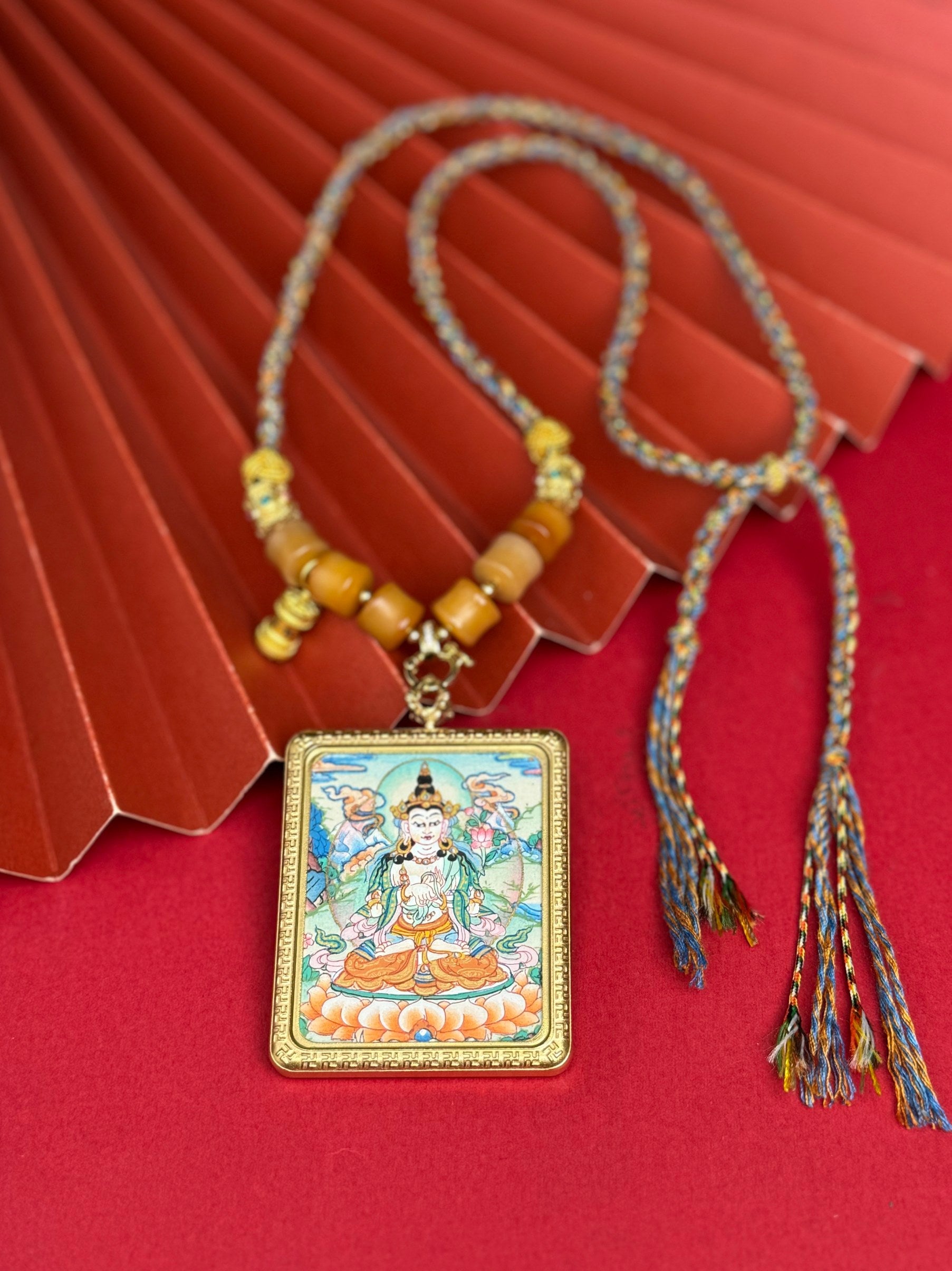 Hand-painted Nepal Mahasthamaprapta (大势至菩萨) Thangka pendant 4x5cm with titanium casing featuring the Bodhisattva of Great Might, representing wisdom and success in Buddhist tradition.
