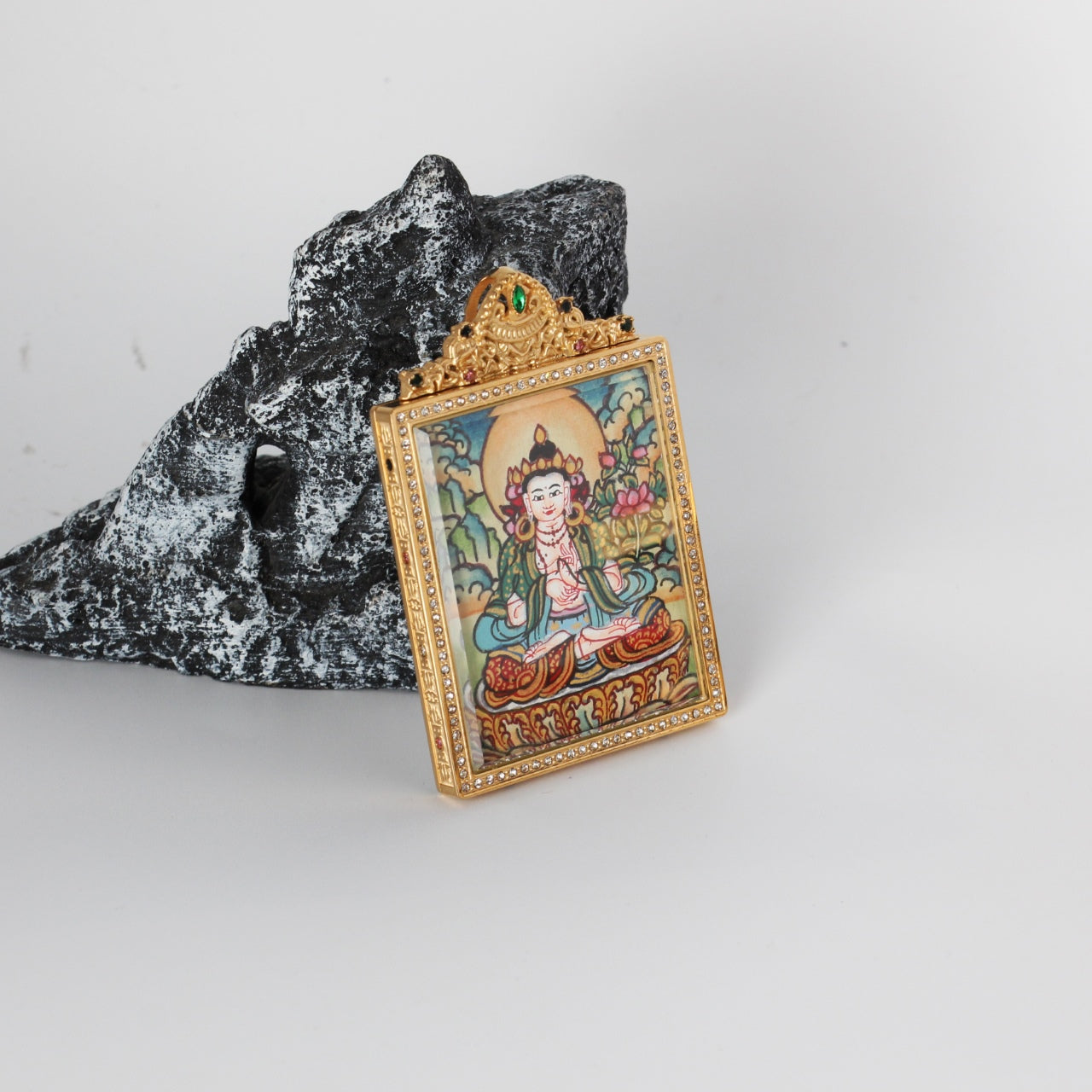 Hand-painted Nepal Elegant Mahasthamaprapta Bodhisattva Thangka pendant featuring the Bodhisattva of Great Strength, encased in titanium steel, representing wisdom and strength in Tibetan Buddhist tradition.

