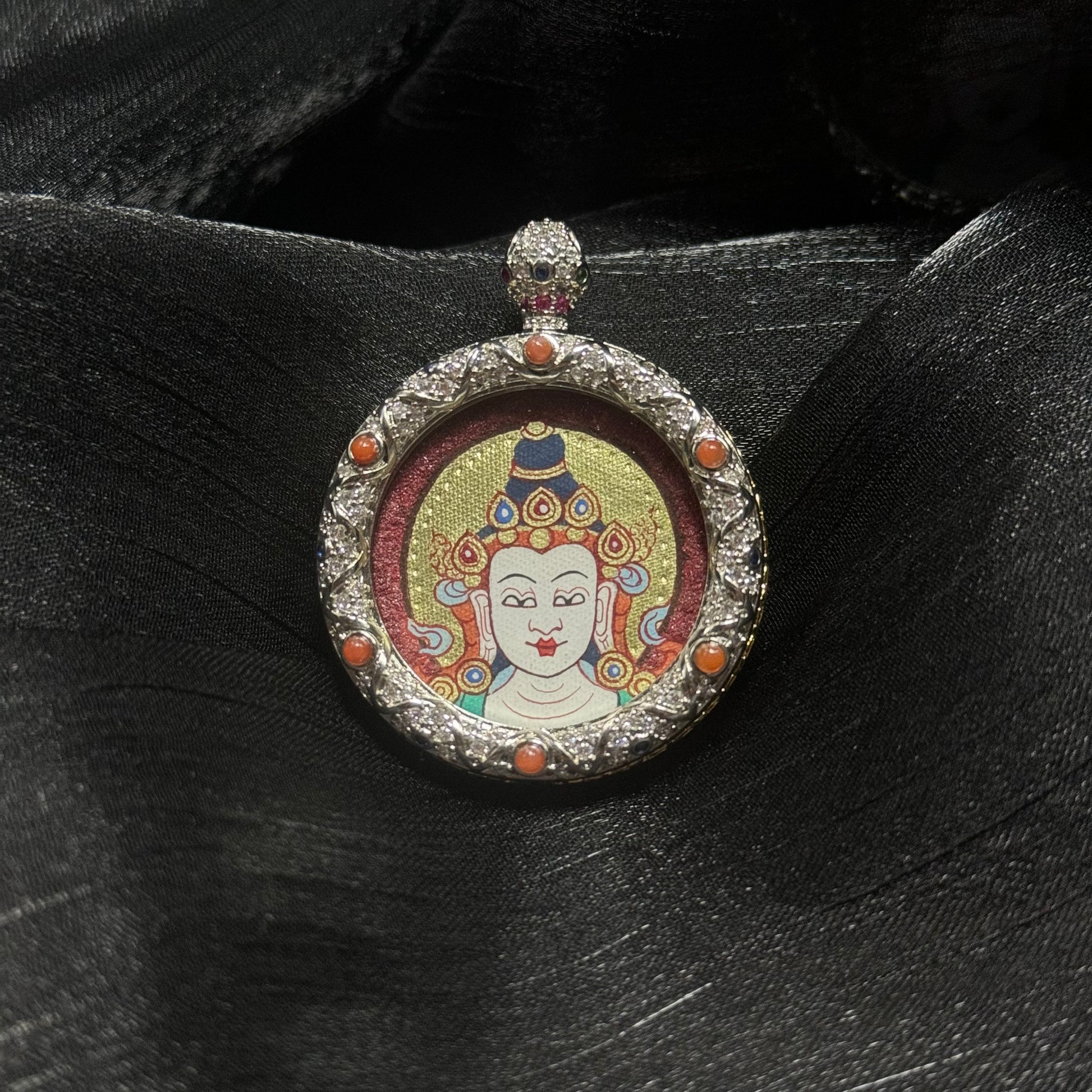  Close-up detail of the Rekong Red-Gold Mahasthamaprapta Buddha Head Thangka painting showing mineral pigments and gold leaf, showcasing the masterful artistry of Rekong lineage painters.

