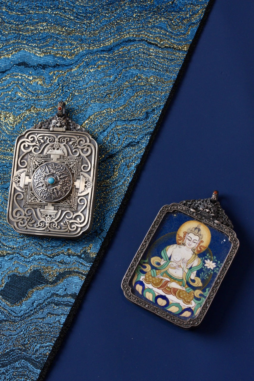 Mahasthamaprapta thangka amulet used in Tibetan Buddhism for cultivating wisdom and inner strength.