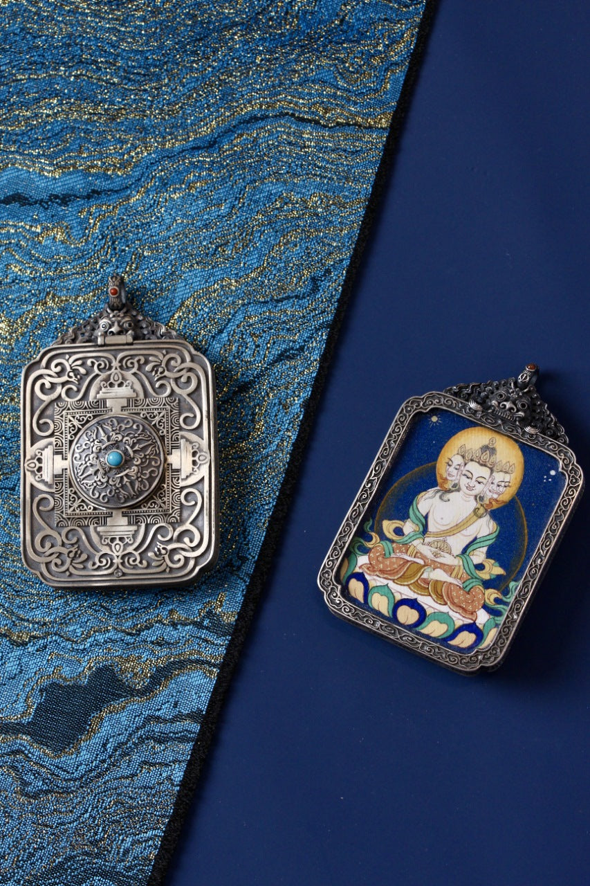 Vairocana Buddha thangka pendant depicting the central cosmic Buddha in Tibetan Buddhist tradition, symbolizing ultimate wisdom and enlightenment.
