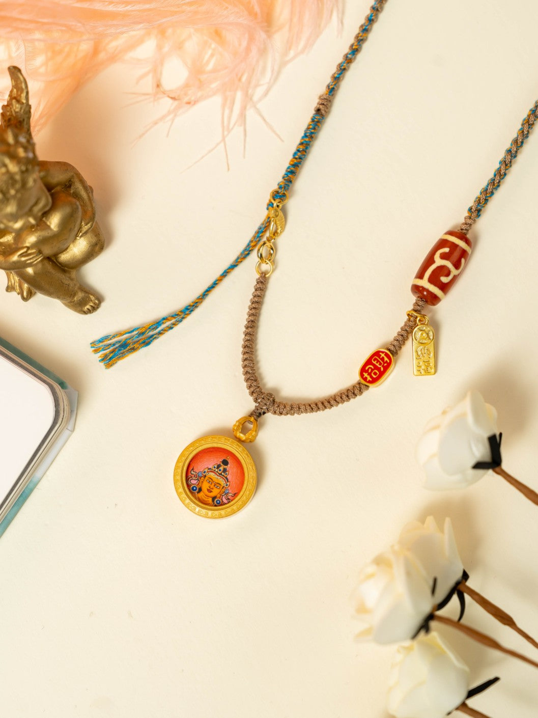  Detailed view of the copper casing for the Manjushri Buddha Thangka pendant, symbolising wisdom and tradition in Buddhist practice.
