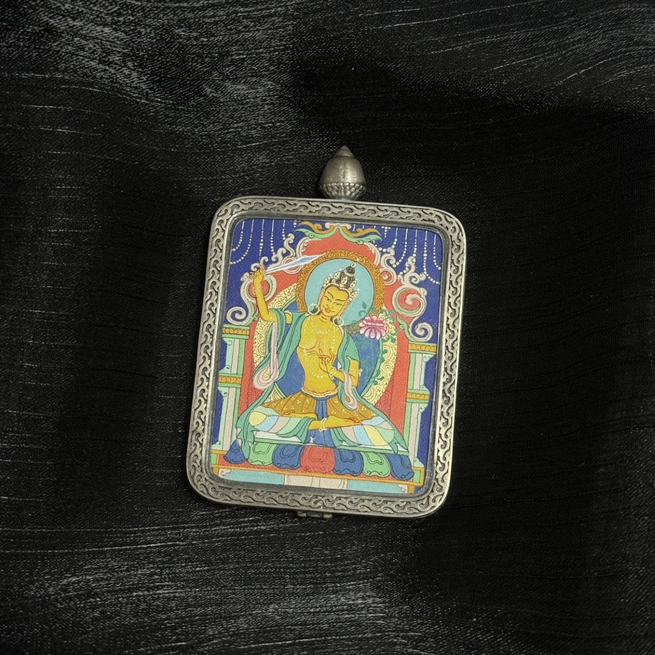 Detailed view of the 925 silver Dunhuang Nine-Colour Deer casing for the Manjushri Thangka pendant, symbolising protection and elegance in Tibetan Buddhist tradition.
