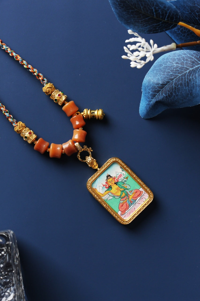 Detailed view of the titanium steel casing for the Manjushri Thangka pendant, symbolizing protection and elegance in Tibetan Buddhist tradition.

