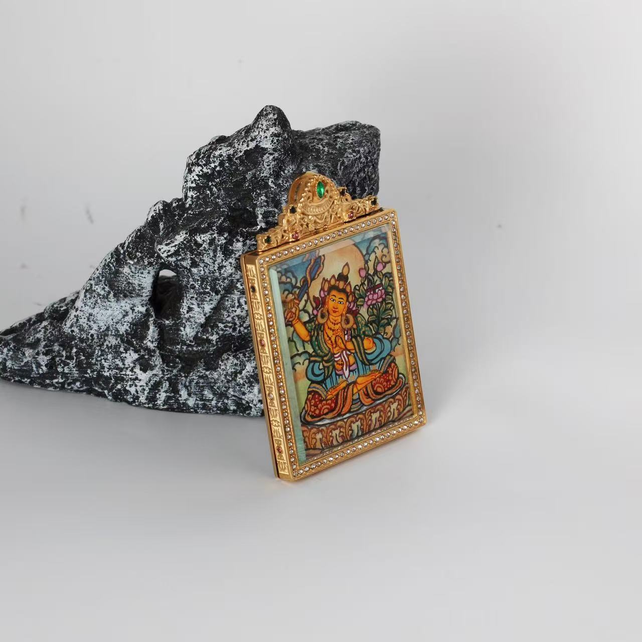  The Nepal Elegant Manjushri Thangka pendant displayed as a sacred amulet for wisdom and family happiness, embodying Tibetan Buddhist tradition.
