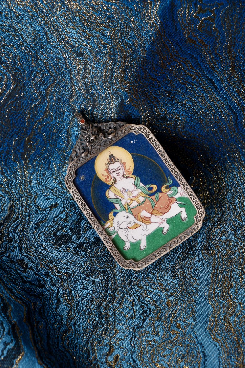 Samantabhadra Bodhisattva thangka pendant depicting the bodhisattva of universal practice and vows in Tibetan Buddhist culture.
