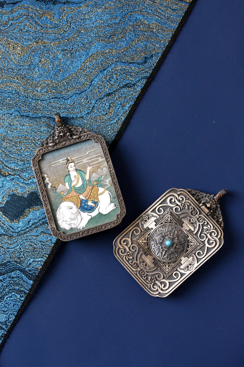 Tibetan Buddhist thangka pendant depicting Samantabhadra Bodhisattva, symbolizing universal vows, wisdom, and enlightened conduct.