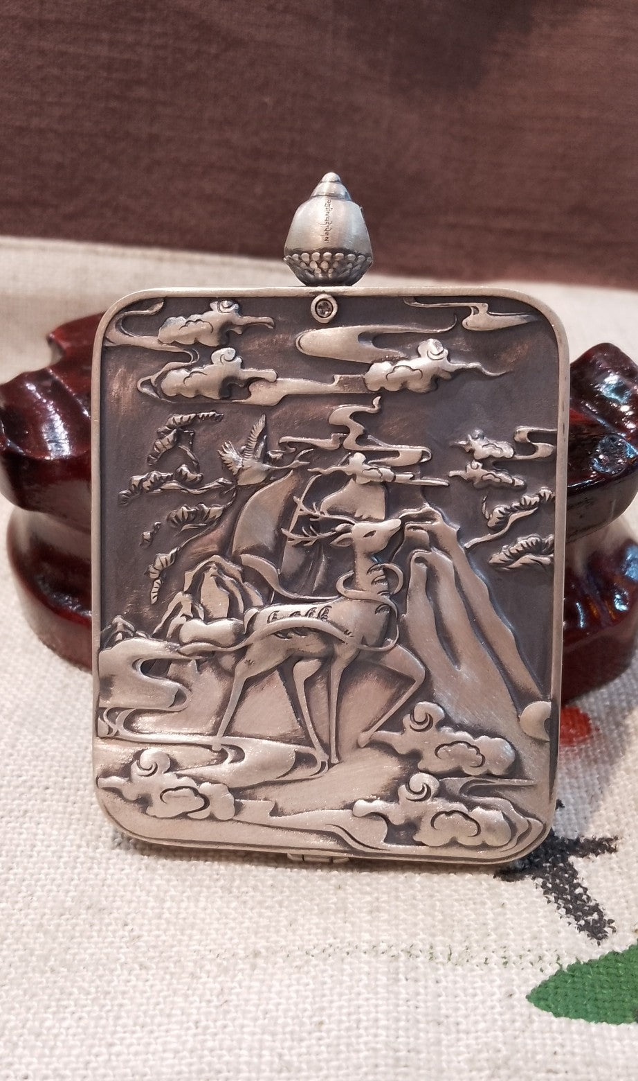  Close-up detail of the Chigong School Samantabhadra Thangka showing natural mineral pigments, Chigong School Tibet artistry.

