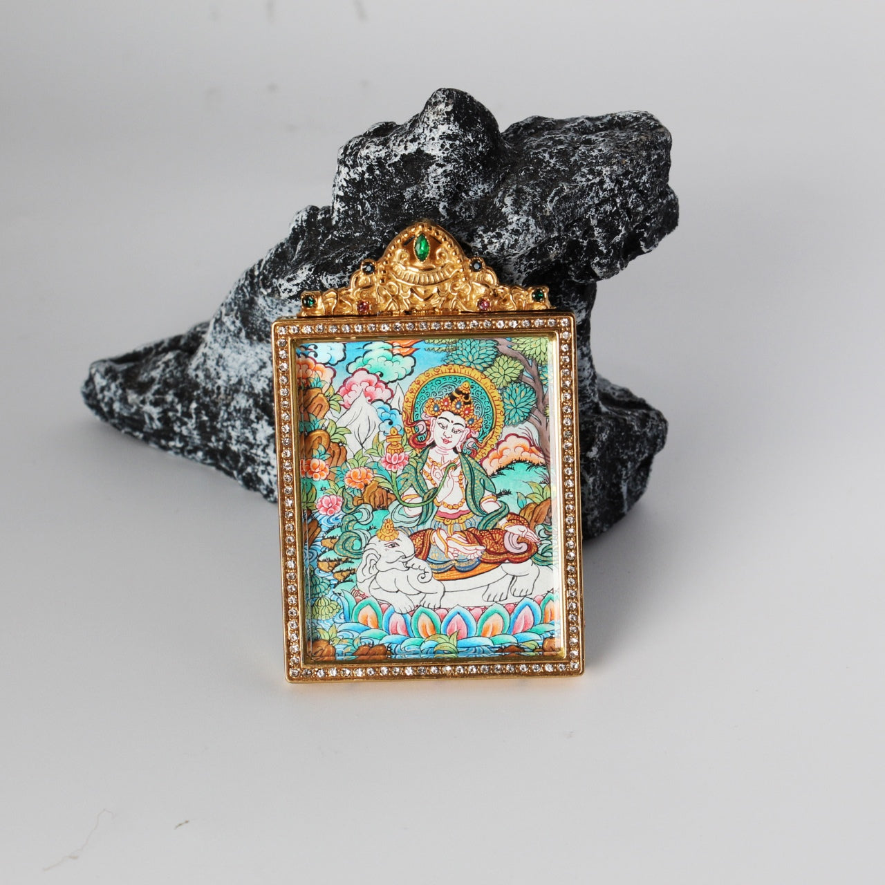  Hand-painted Nepal Premium Samantabhadra Bodhisattva Thangka pendant featuring the Bodhisattva of Great Practice, encased in titanium steel, representing virtue and truth in Tibetan Buddhist tradition.

