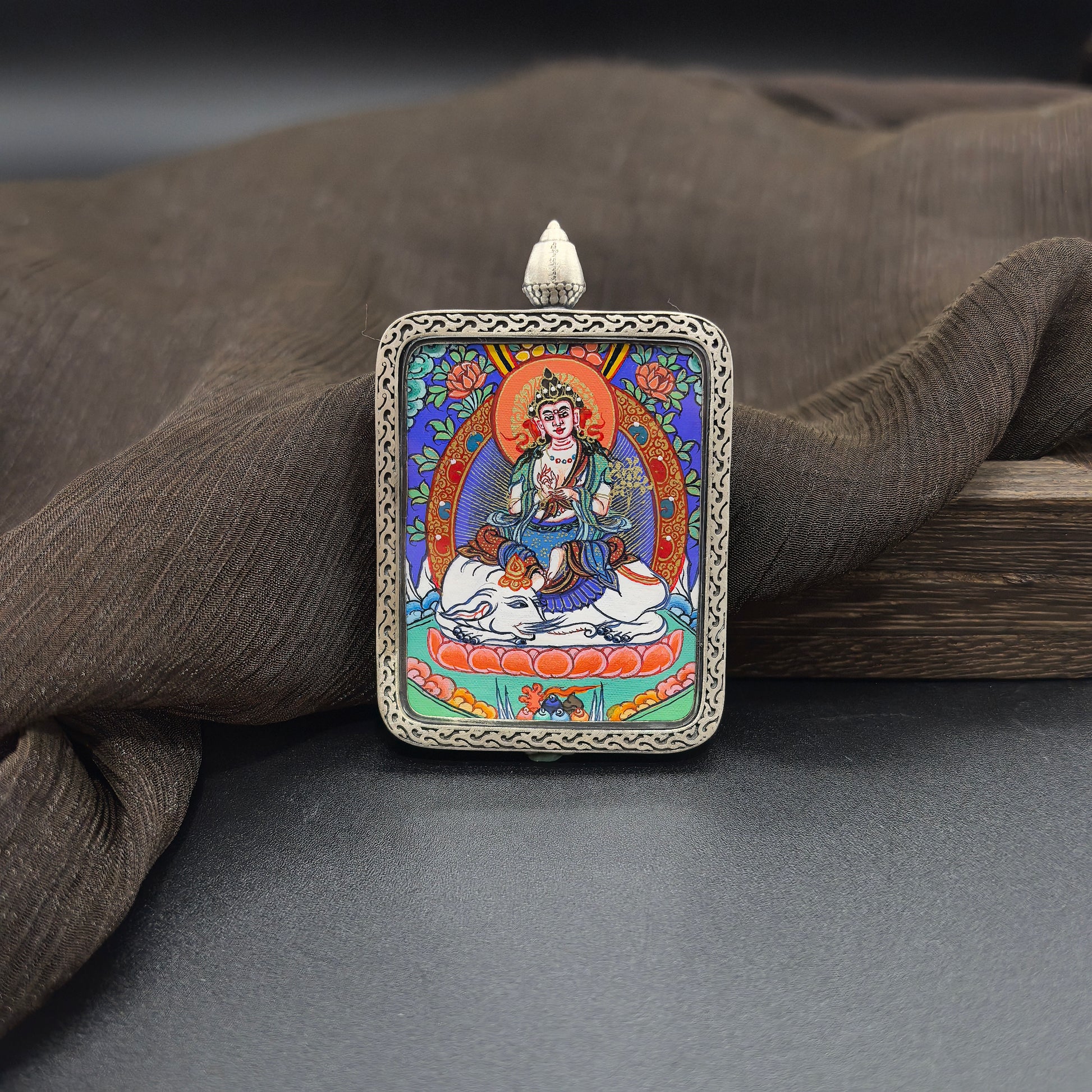  The Rekong Samantabhadra pendant with 925 silver displayed as a sacred amulet for virtue and truth; suitable for wearing or for hanging at home, office or study, embodying Buddhist tradition.
