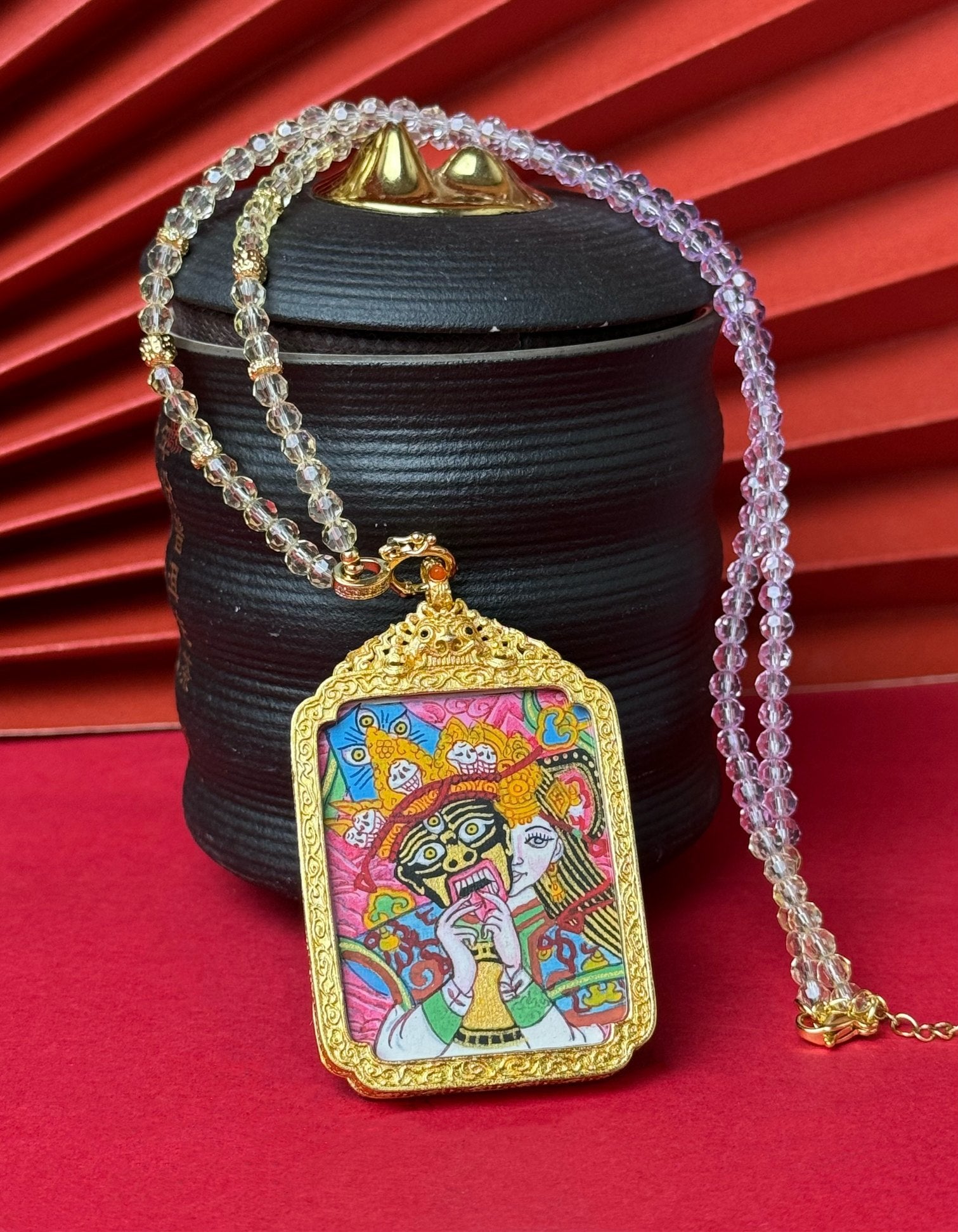  Hand-painted Nepal Shachilama Past and Present (扎基拉姆前世今生) Thangka pendant 3.5x4.5cm with copper casing featuring the female wealth deity, representing perseverance and fortune in Buddhist tradition.


