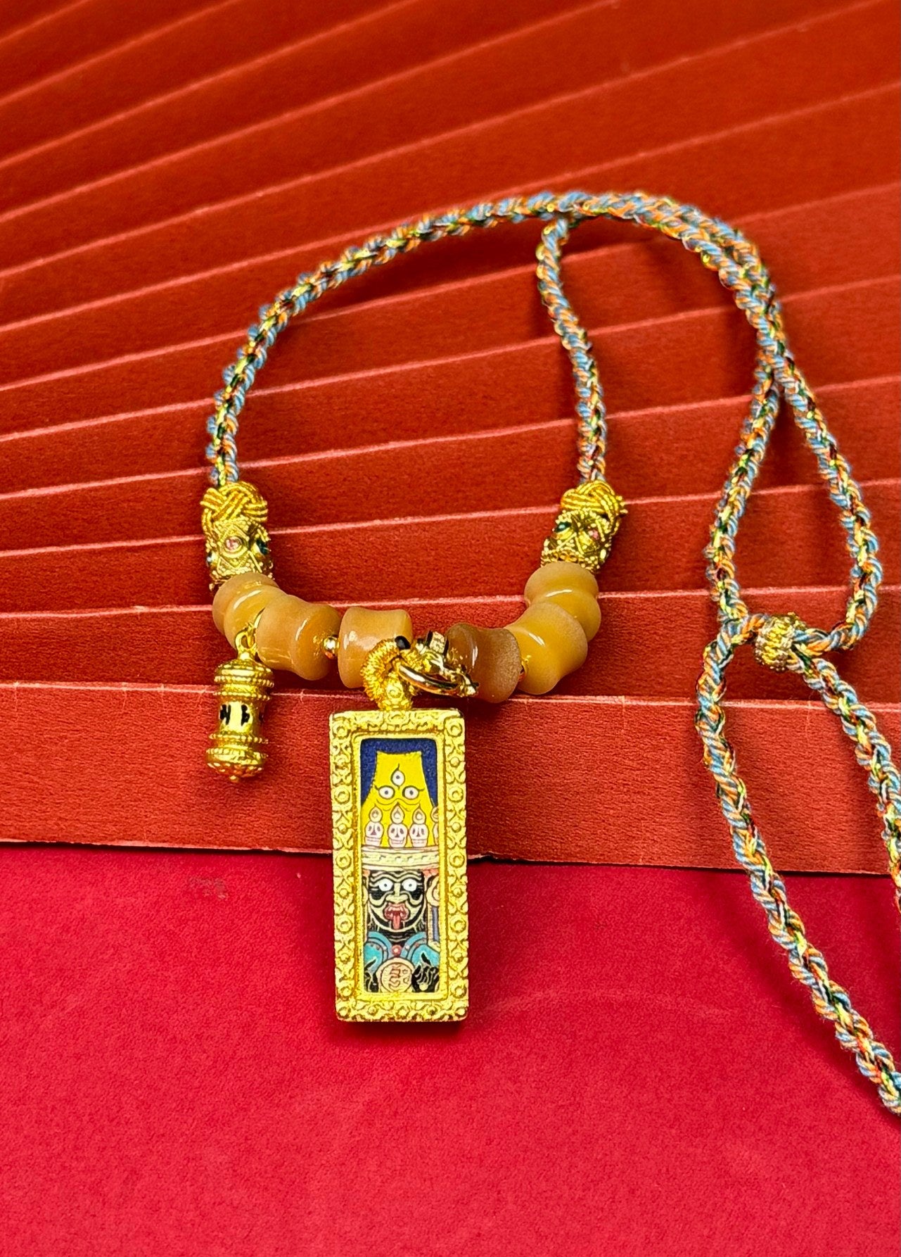  Detailed view of the refined copper casing for the Shachilama Thangka pendant, symbolising wealth and tradition in Buddhist practice.
