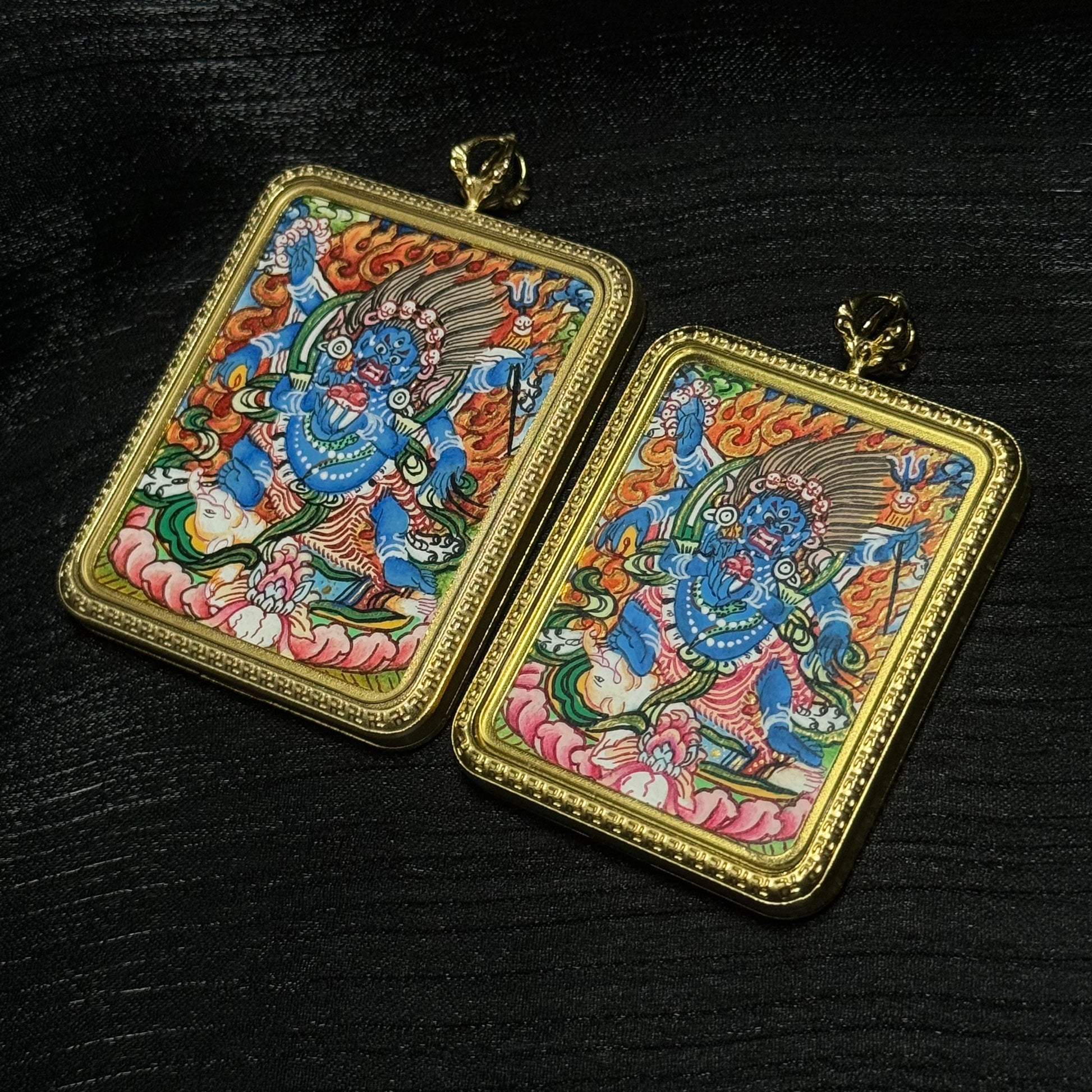  Detailed view of the protective titanium steel casing for the Six-Armed Mahakala Thangka pendant, symbolising protection in Buddhist practice.
