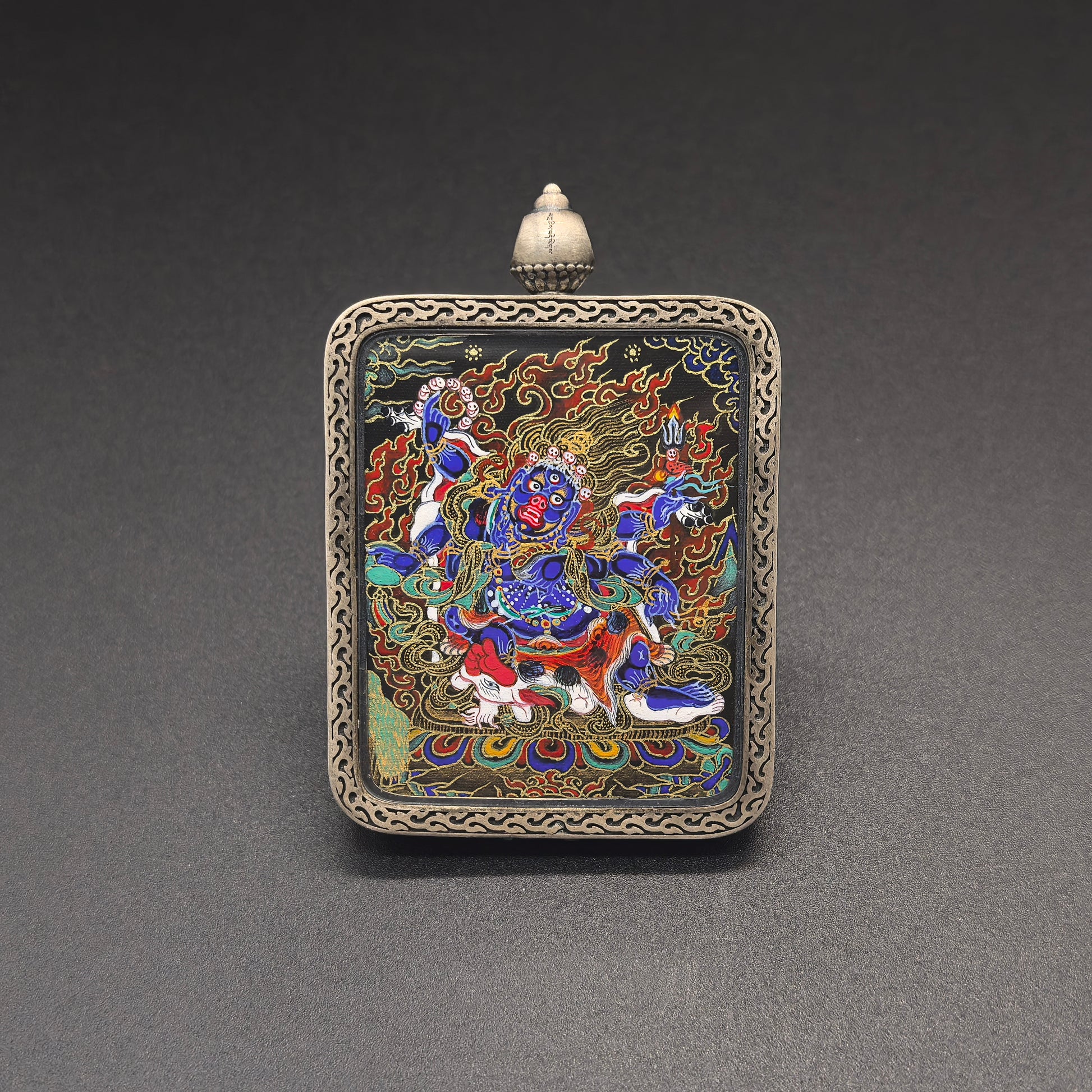 Detailed view of the presentation with gift box and certificate and hand-woven cord for the Six-Armed Mahakala Thangka pendant, symbolising protection and tradition in Buddhist practice.
