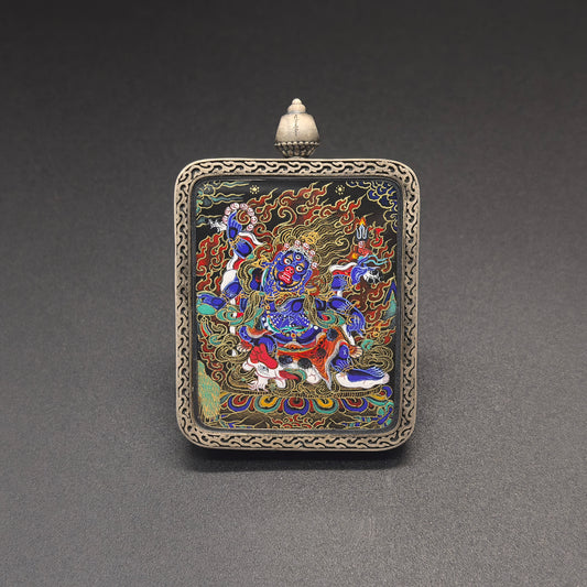 Detailed view of the presentation with gift box and certificate and hand-woven cord for the Six-Armed Mahakala Thangka pendant, symbolising protection and tradition in Buddhist practice.
