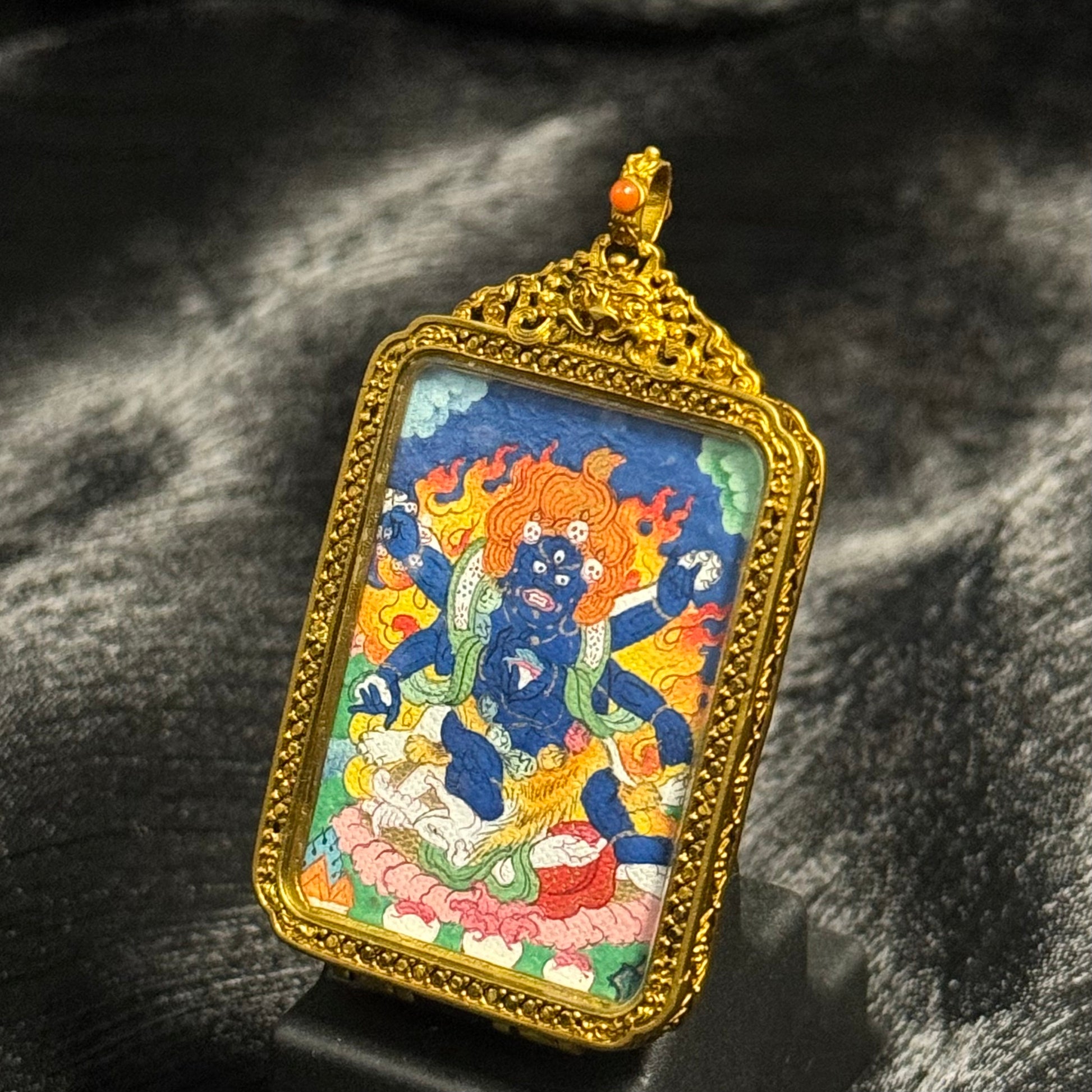  Detailed view of the protective copper casing for the Six-Armed Mahakala Thangka pendant, symbolising protection and tradition in Buddhist practice.

