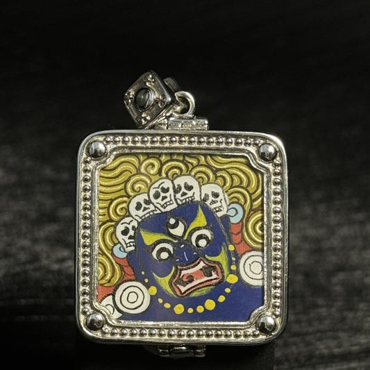  A 2x2cm hand-painted Tibet Six-Armed Mahakala Thangka pendant featuring the Great Black One, representing Dharma protection and fortune in Buddhist tradition.
