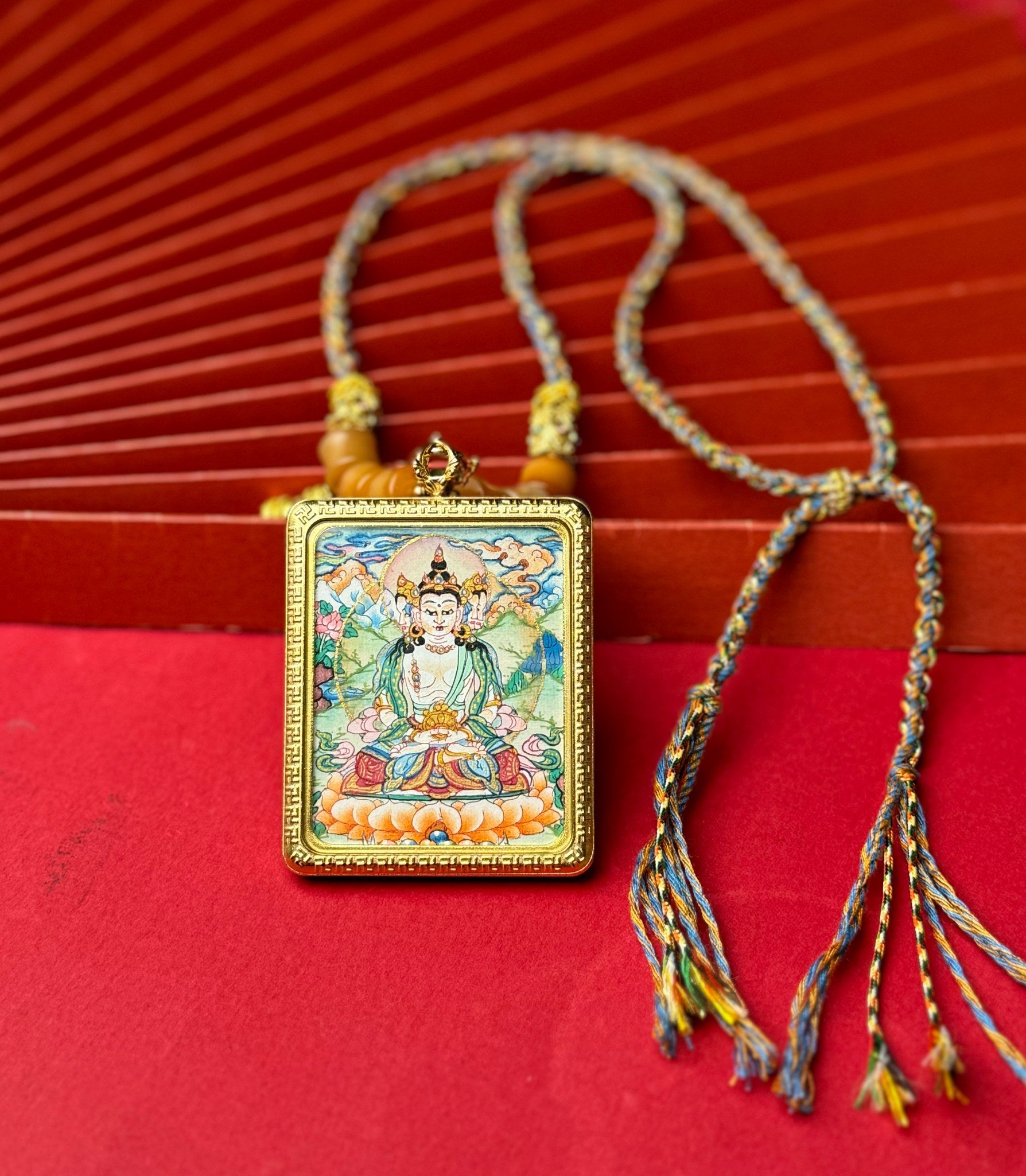  Close-up detail of the Nepal Vairocana Thangka showing hand-painted mineral pigments, showcasing the masterful artistry.

