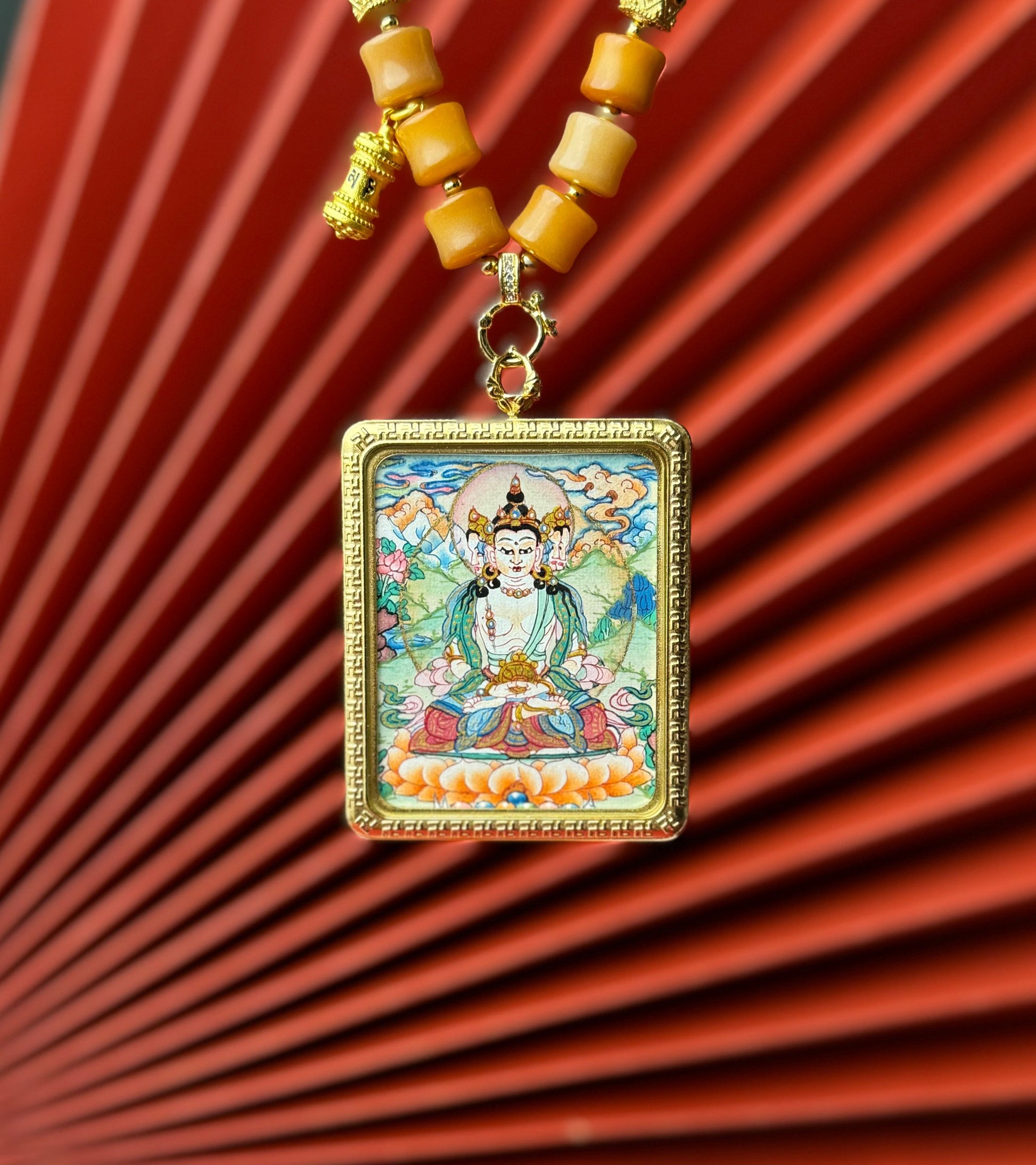  Detailed view of the titanium casing for the Vairocana Thangka pendant, symbolising wisdom and tradition in Buddhist practice.
