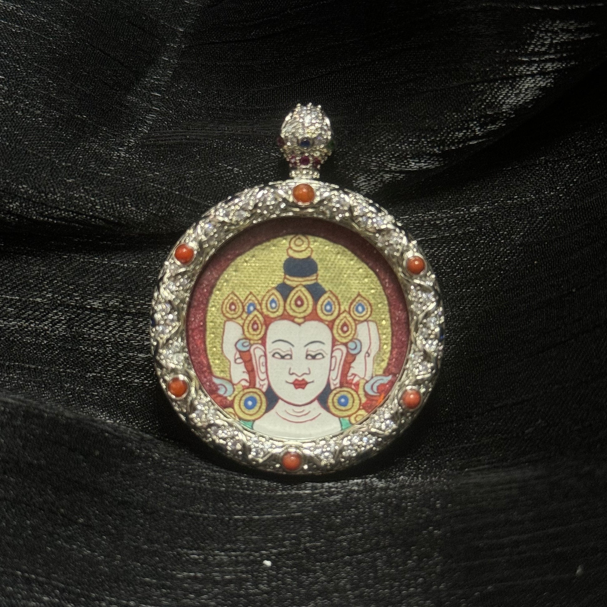 A 3x3cm hand-painted Rekong Red-Gold Vairocana Buddha Head Thangka pendant featuring the Great Sun Buddha, representing illuminating wisdom and success in Buddhist tradition.
