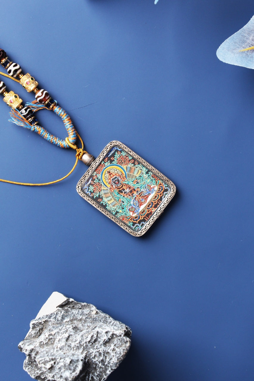  Close-up detail of the Tibetan Buddhist Vajrasattva Thangka painting showing intricate natural mineral pigment work, pure white radiance, and gold-accented ornaments, showcasing the masterful artistry of Tibetan lineage painters.
